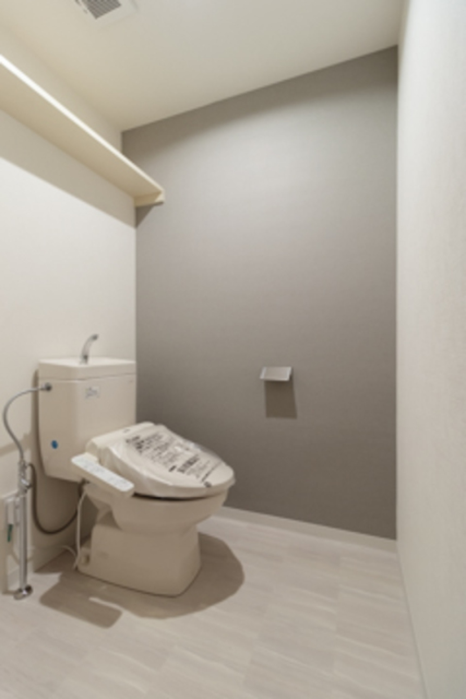 トイレは棚付き※写真は同タイプ住戸です。