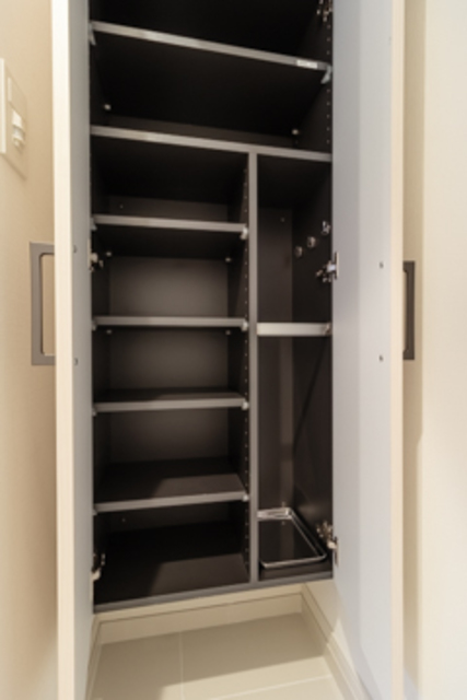 シューズボックスを開けた時の様子。※写真は同タイプ住戸です。