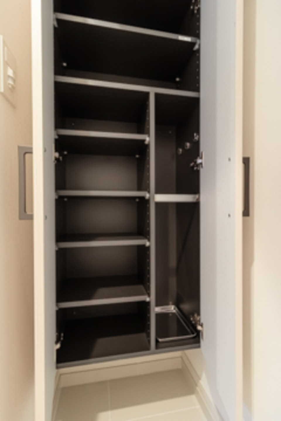 シューズボックスを開けた時の様子。※写真は同タイプ住戸です。