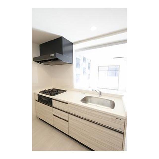 リビングの様子が見えるキッチン※写真は同タイプ住戸です。