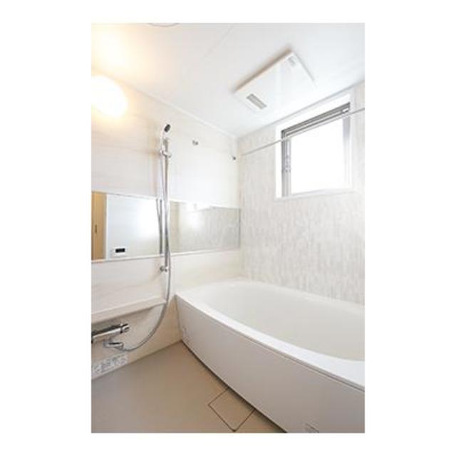 広々とした、ゆったり過ごせるお風呂※写真は同タイプ住戸です。