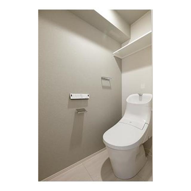 トイレも白で統一※写真は同タイプ住戸です。