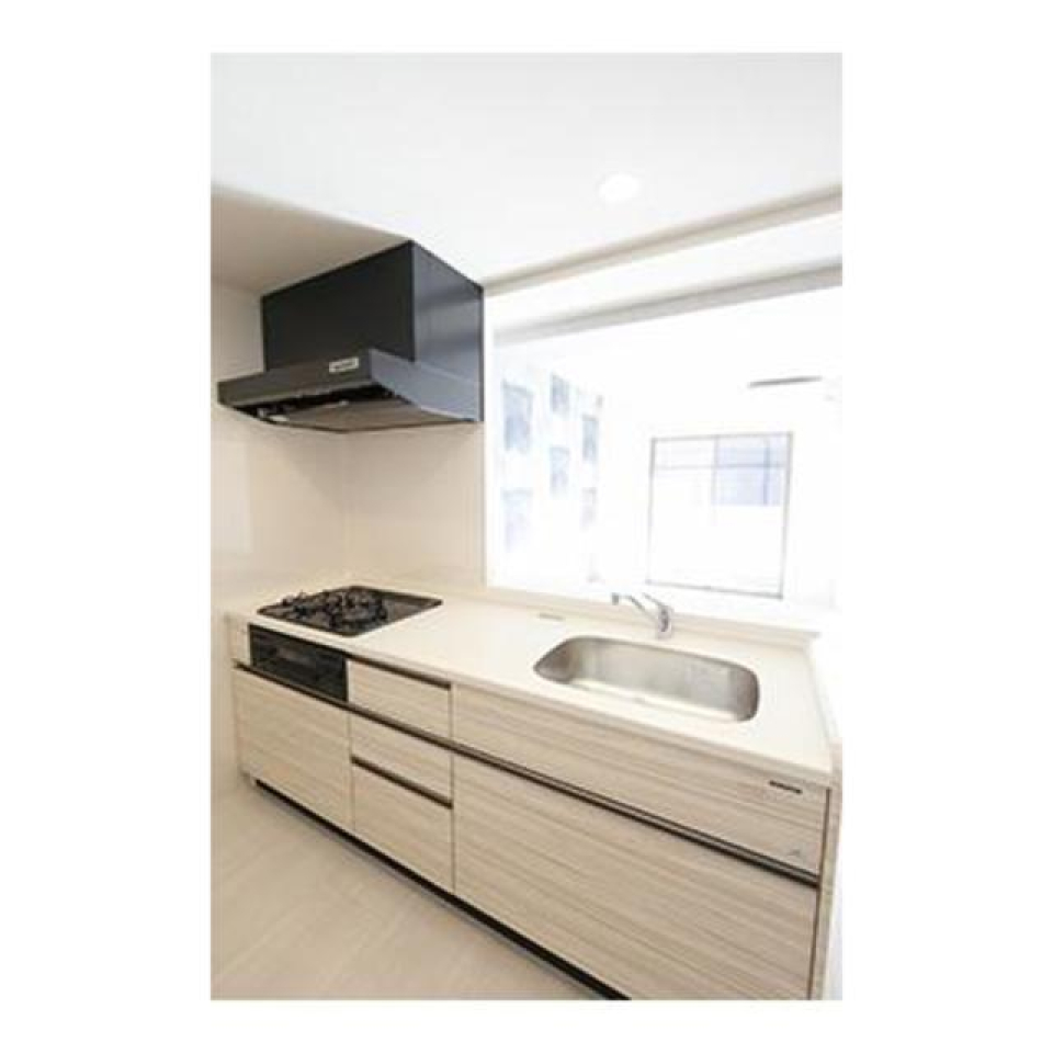 リビングの様子が見えるキッチン※写真は同タイプ住戸です。