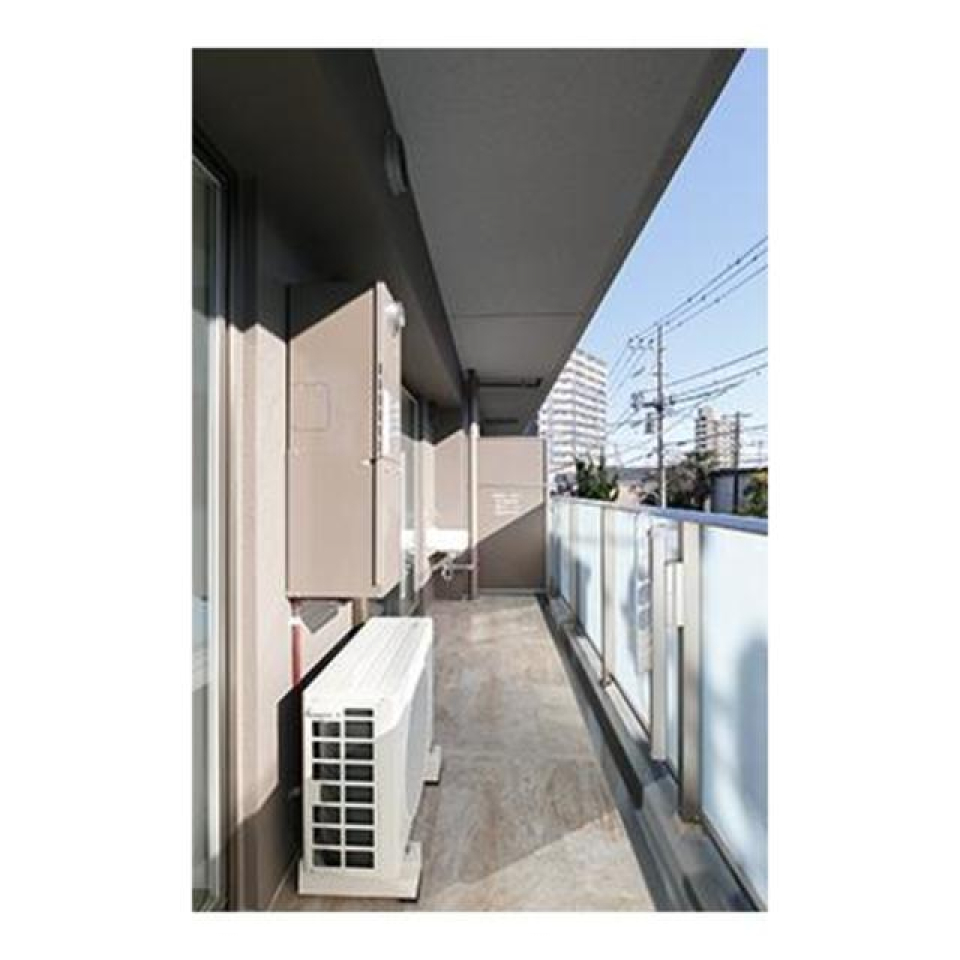 清潔感のあるすっきりとしたベランダ※写真は同タイプ住戸です。