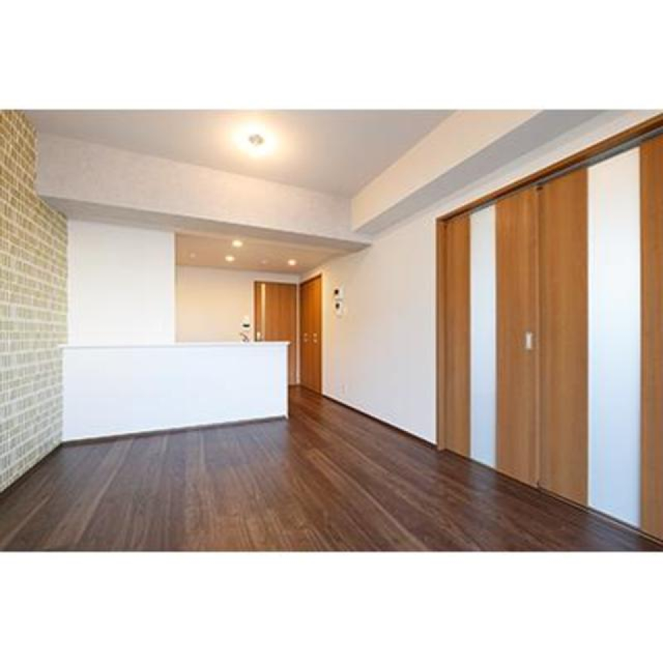 広々としたモダンなリビング※写真は同タイプ住戸です。