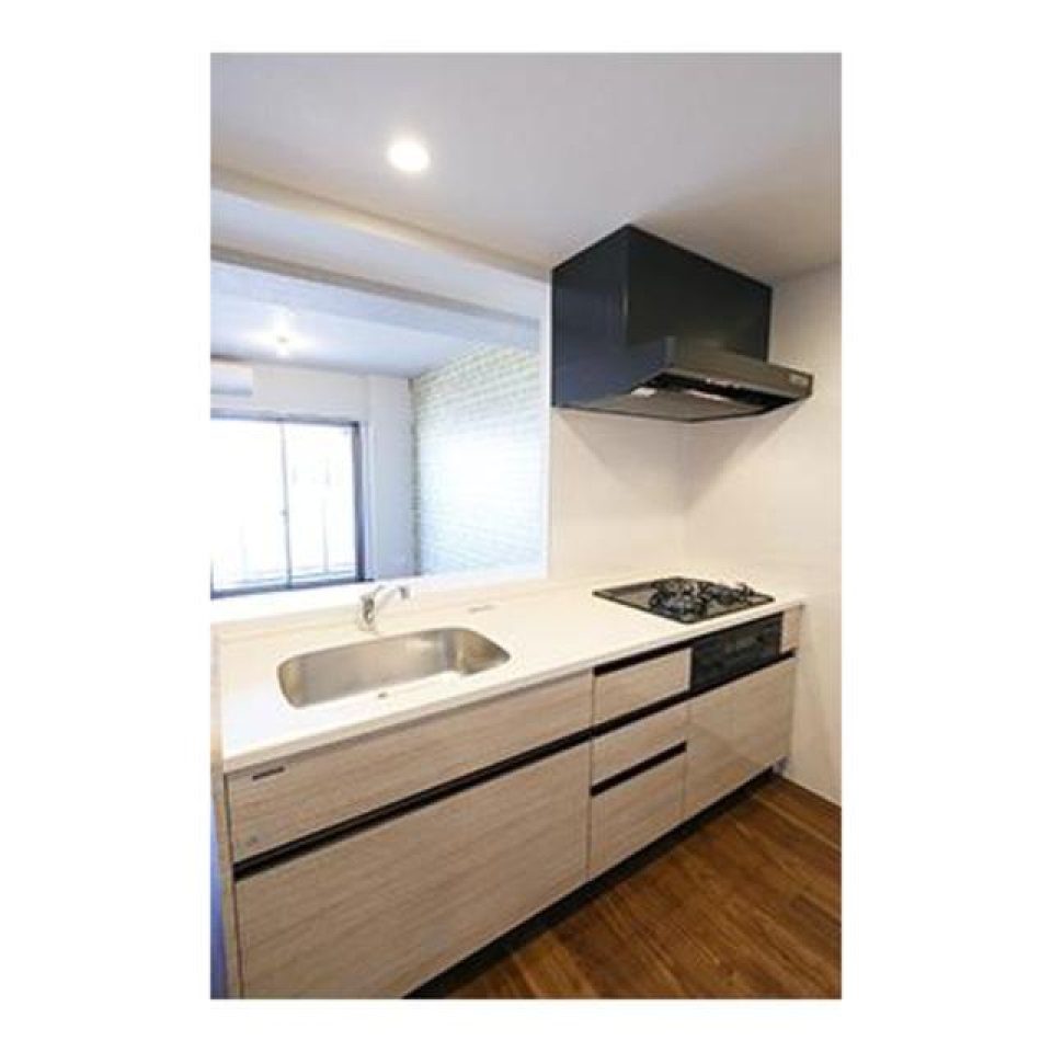 リビングの様子が見えるキッチン※写真は同タイプ住戸です。