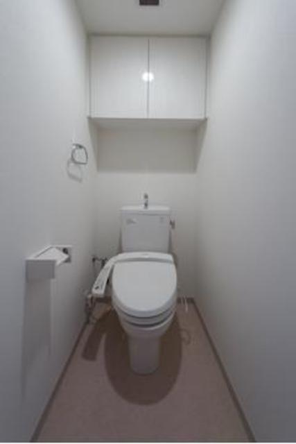 トイレは収納付き
※写真は同タイプ住戸です。