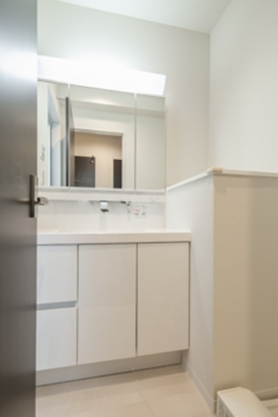 清潔感溢れる洗面台です！
※写真は同タイプ住戸です。