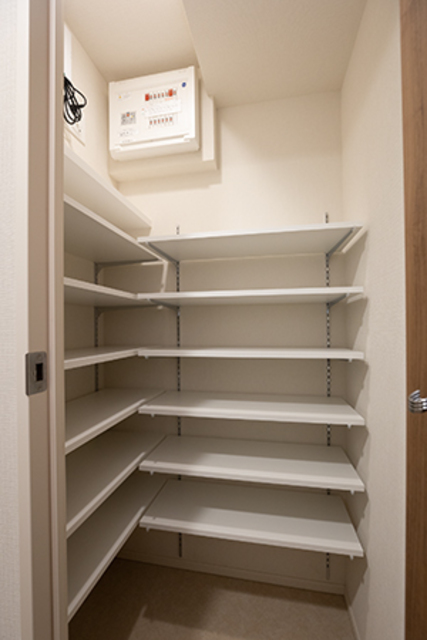 シューズボックスを開けた時の様子。※写真は同タイプ住戸です。