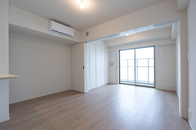 扉を開けた先には５．０帖の洋室が。※写真は同タイプ住戸です。