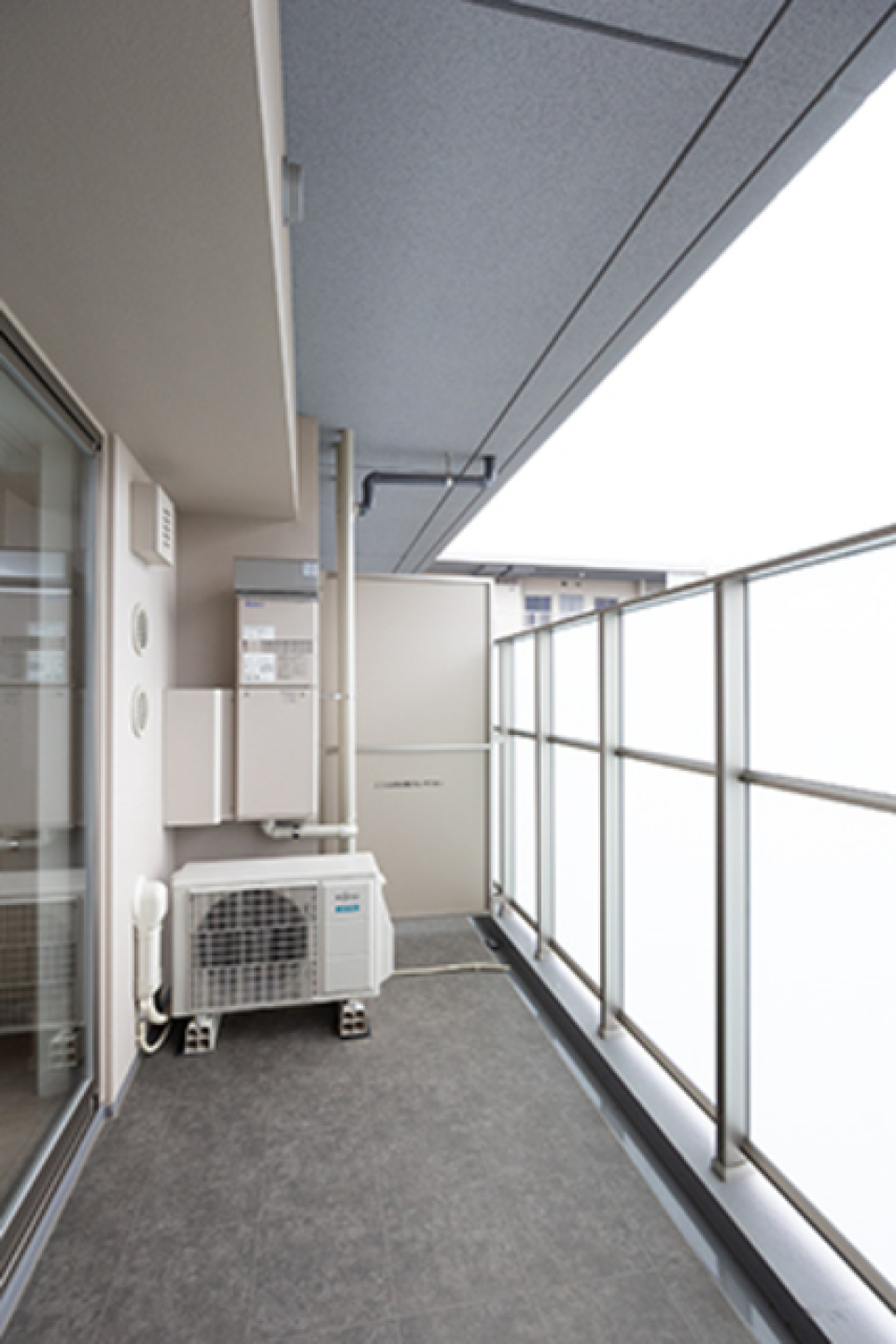 バルコニーの様子。※写真は同タイプ住戸です。