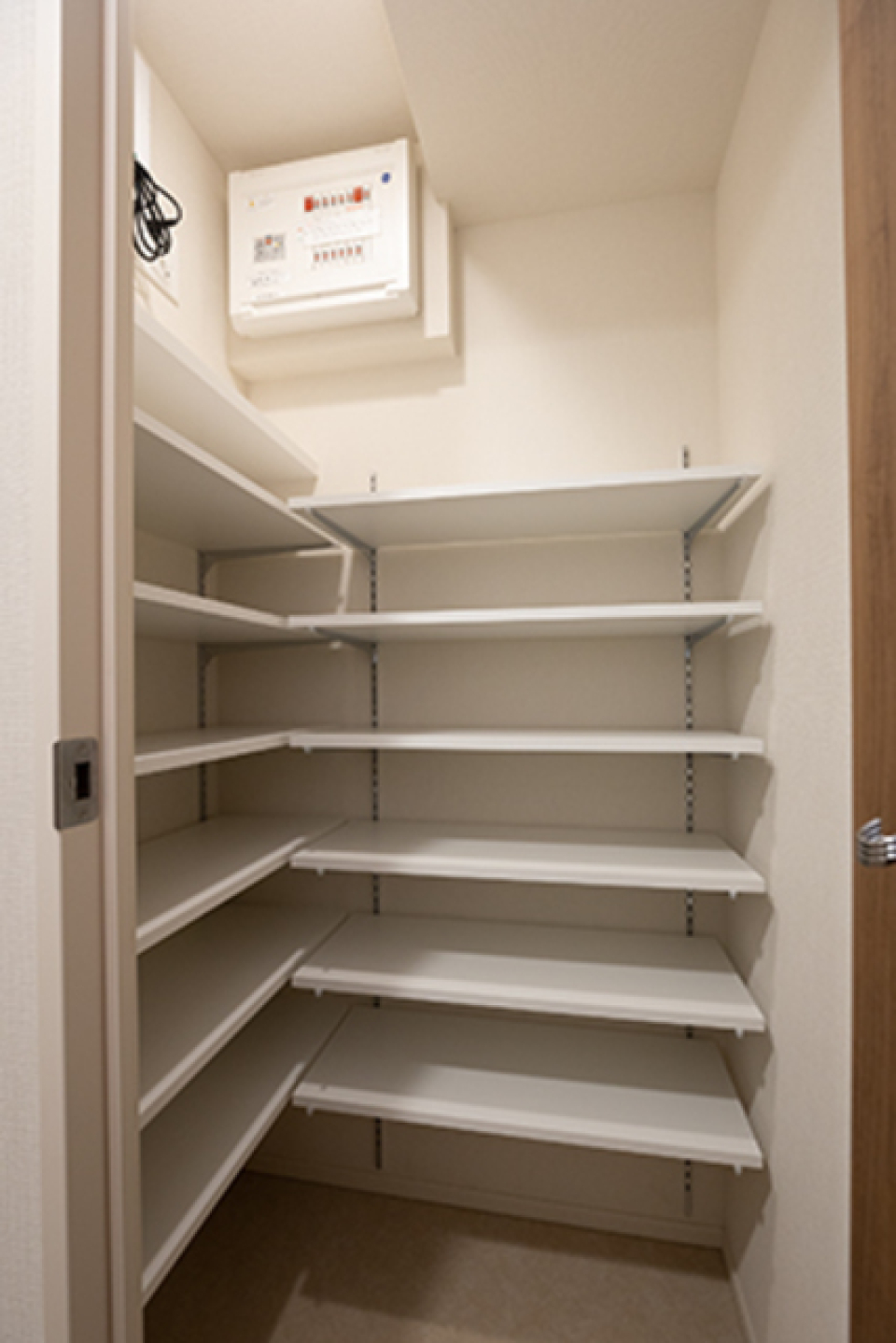 シューズボックスを開けた時の様子。※写真は同タイプ住戸です。