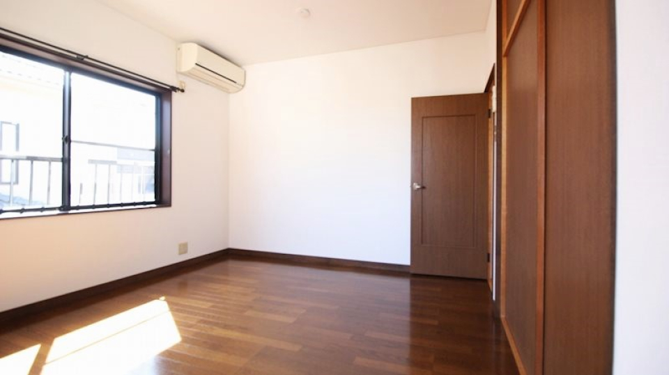 洋室7.53帖。収納スペース付いています。