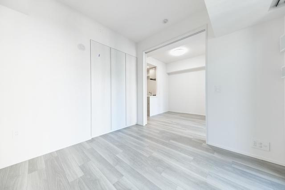 白に紛れたクローゼット。
※写真は同タイプ住戸です。