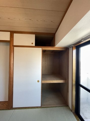 押入れの中に入ってみちゃったりして&hellip;※同タイプ別部屋写真