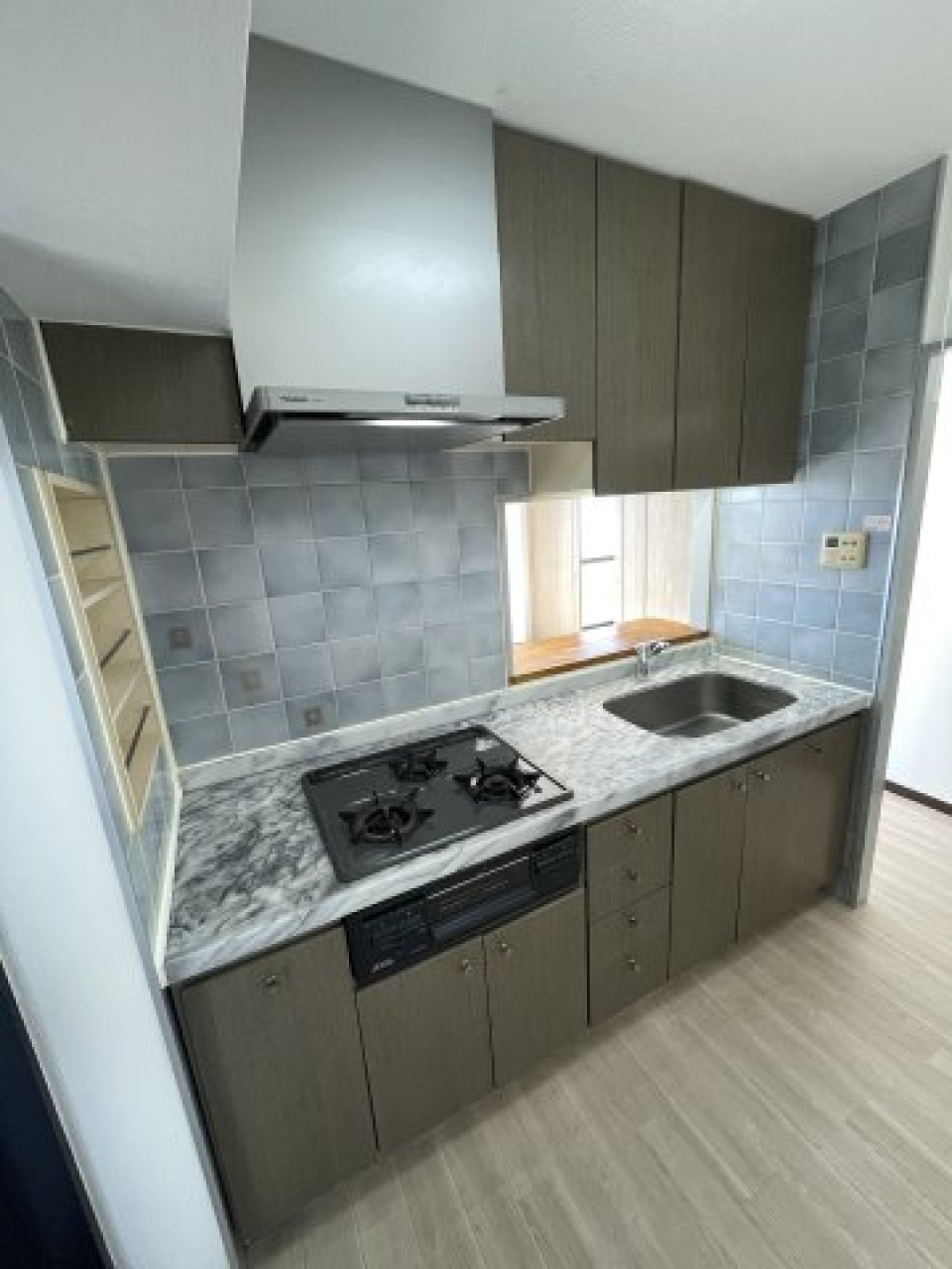 天板が石柄でオシャレ※同タイプ別部屋写真