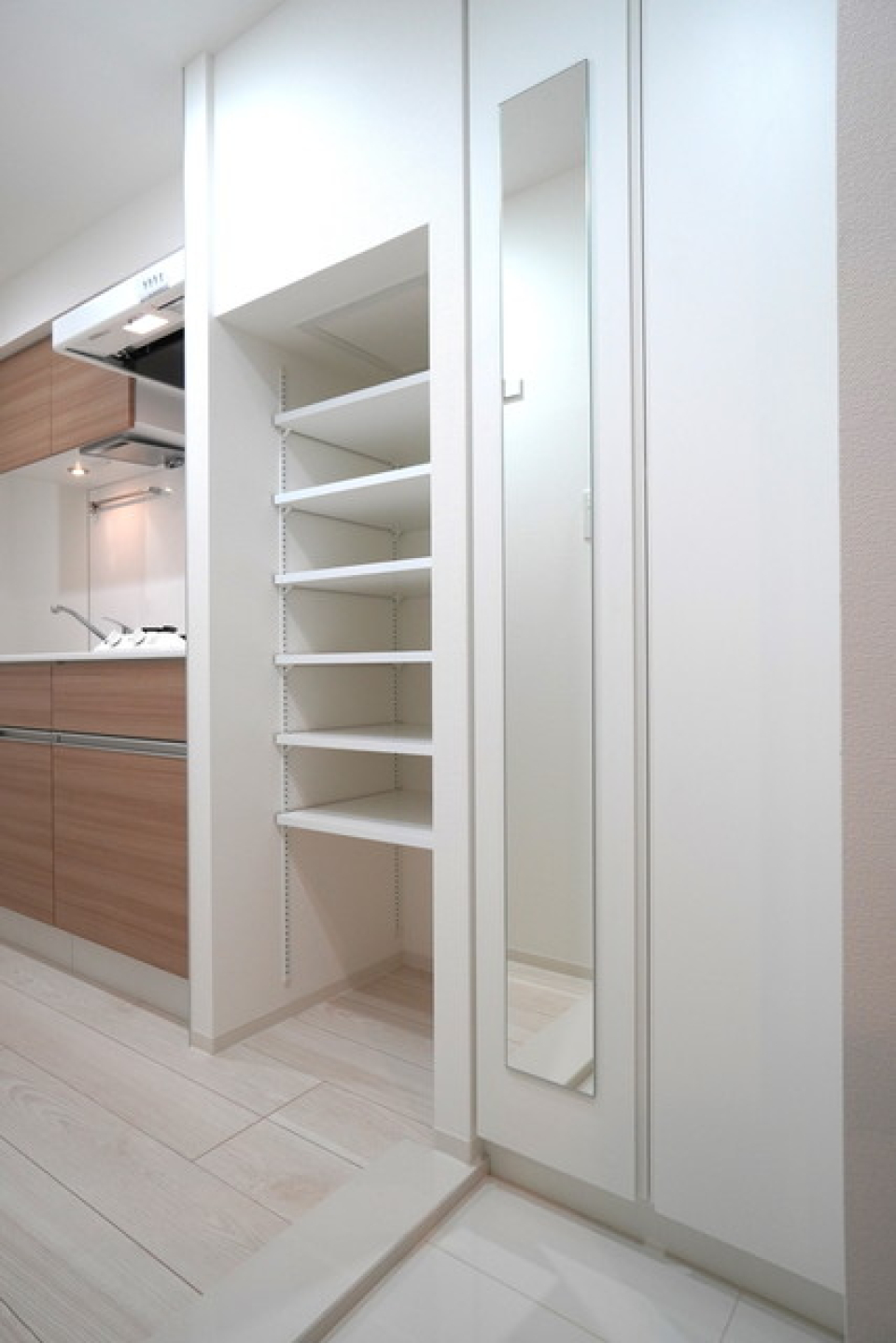 お出かけ前の身だしなみチェックも出来ます！
※写真は同タイプ住戸です。