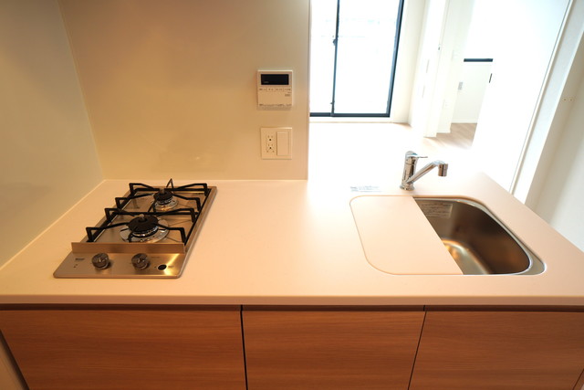 キッチンの作業スペースが広々しています！
※写真は同タイプ住戸です。