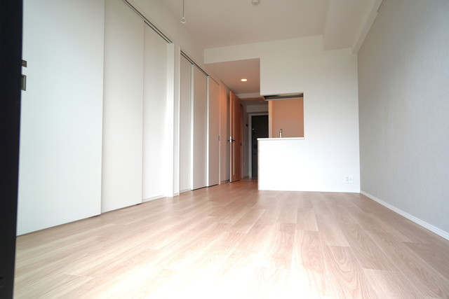 開放的で清潔感のあるお部屋になります。
※写真は同タイプ住戸です。