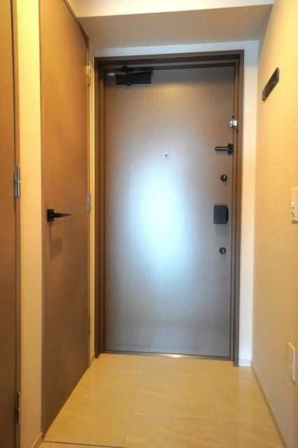 玄関の横の扉の先には・・・なんとシューズインクローゼットがあります！
※写真は同タイプ住戸です。