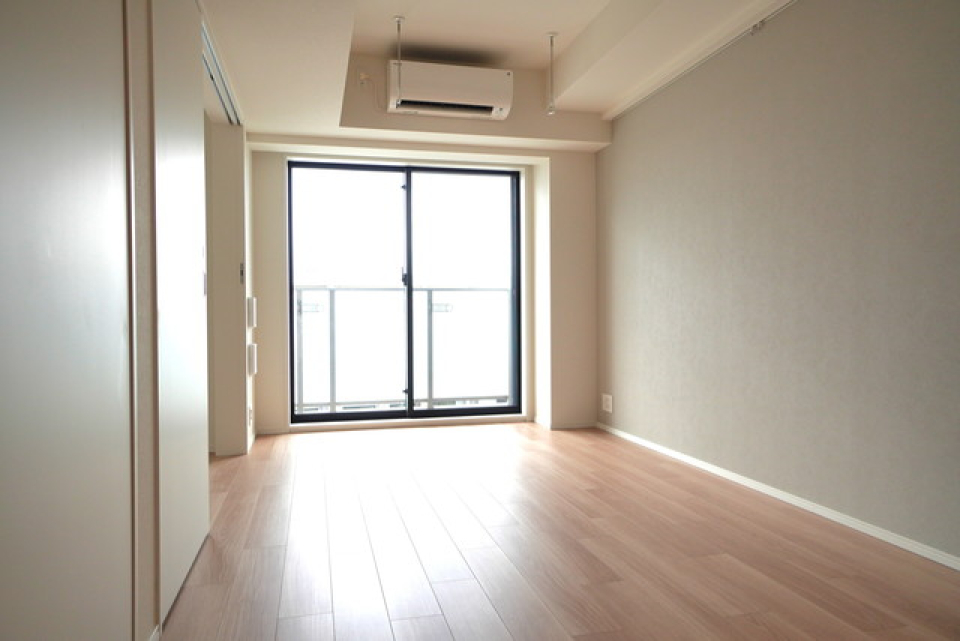 こちらは３．３帖の個室です。※写真は同タイプ住戸です。