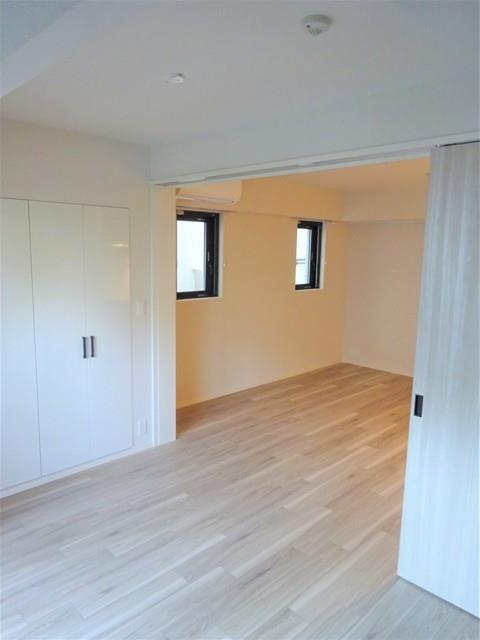 LDKにも窓があるので、扉を閉めても光には困りませんね！※写真は同タイプ住戸です。