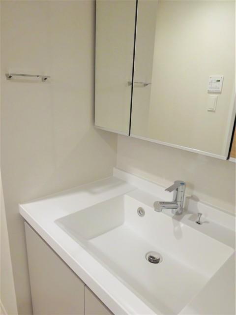 嬉しい独立洗面台。※写真は同タイプ住戸です。