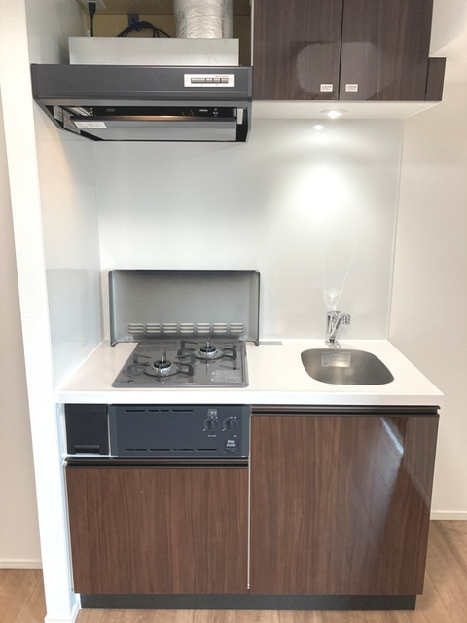 ２口のガスコンロが導入されたキッチンです。※写真は同タイプ住戸です。