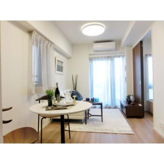 9.5帖のお部屋の様子です。※写真は同タイプ住戸です。