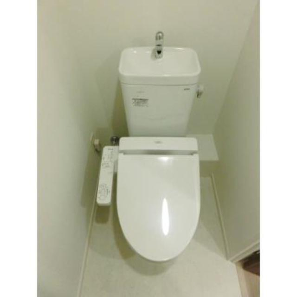 清潔感のあるトイレです。※写真は同タイプ住戸です。