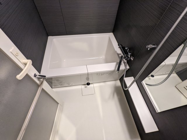 何⁉このカッコいいお風呂‼浴槽が木綿豆腐みたい‼