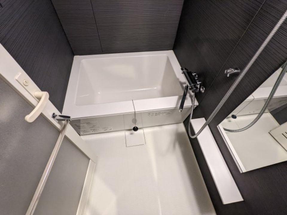 何⁉このカッコいいお風呂‼浴槽が木綿豆腐みたい‼