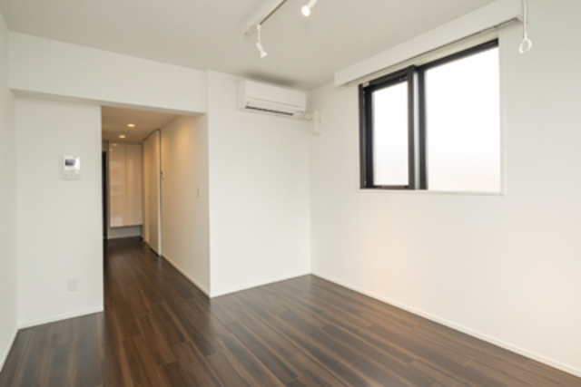 お洒落な部屋づくりが叶うブラウン&times;ホワイトのお部屋
※写真は同タイプ住戸です。