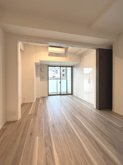 仕切りを広げるとこのように広々とした空間になります。※写真は同タイプ住戸です。