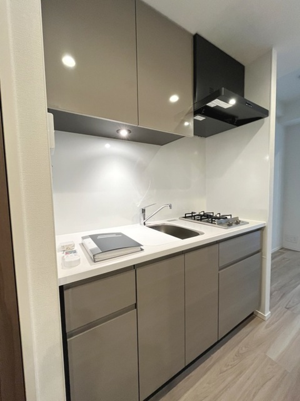 ２口コンロが設置されています。※写真は同タイプ住戸です。