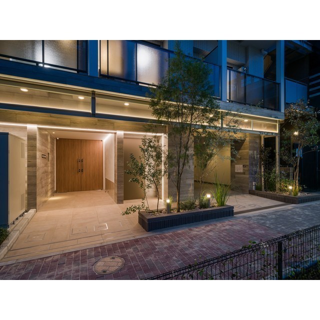 ライティングがおしゃれなエントランス