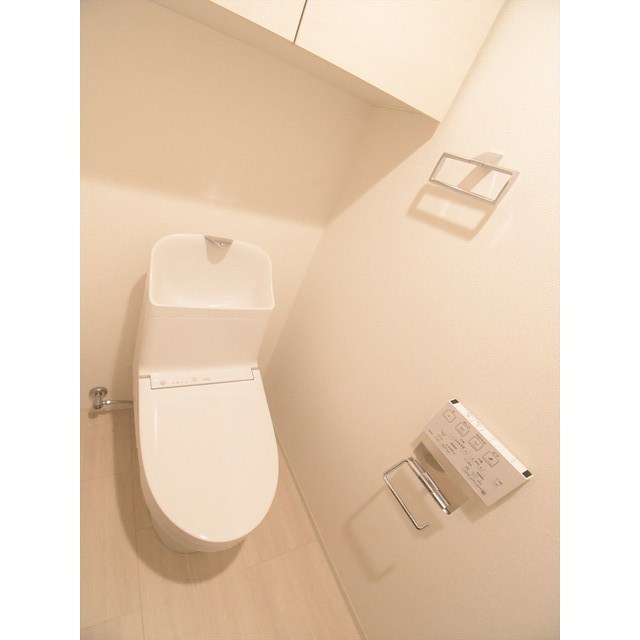 棚があるので掃除用具など整理整頓しやすそうですね・