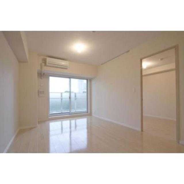 バルコニーへのアクセスができます。※写真は同タイプ住戸です。