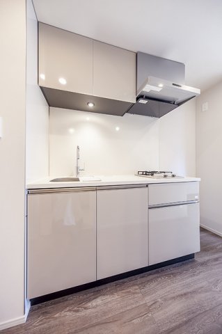 スタイリッシュなキッチン。※写真は同タイプ住戸です。