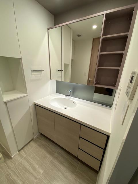 洗面台が大きいのはうれしいですね※写真は同タイプ住戸です。