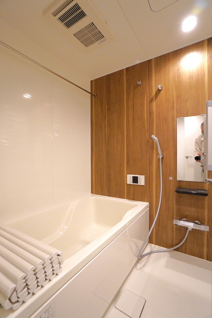 お風呂は追い焚き機能付き※写真は同タイプ住戸です。