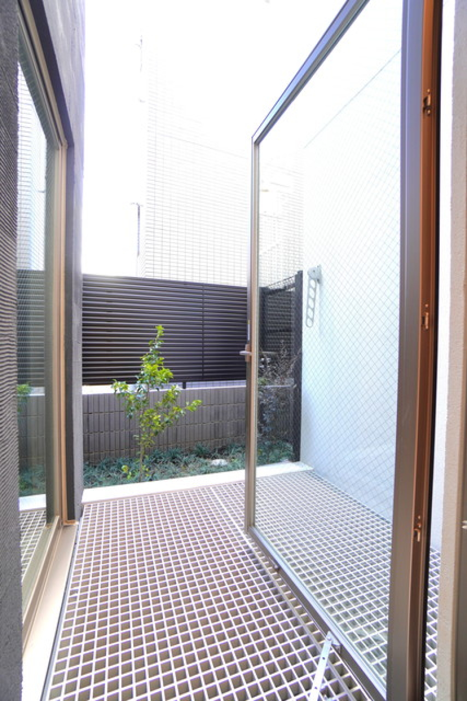 ベランダも広い※写真は同タイプ住戸です。