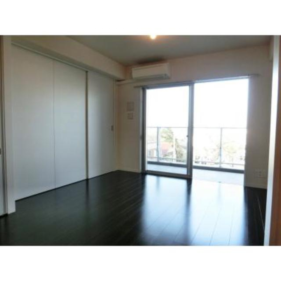 窓も大きく明るいです※写真は同タイプ住戸です。