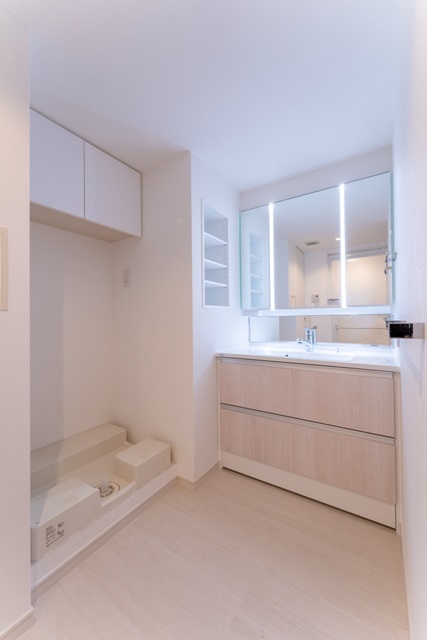 洗面脱衣スペースも広い※写真は同タイプ住戸です。