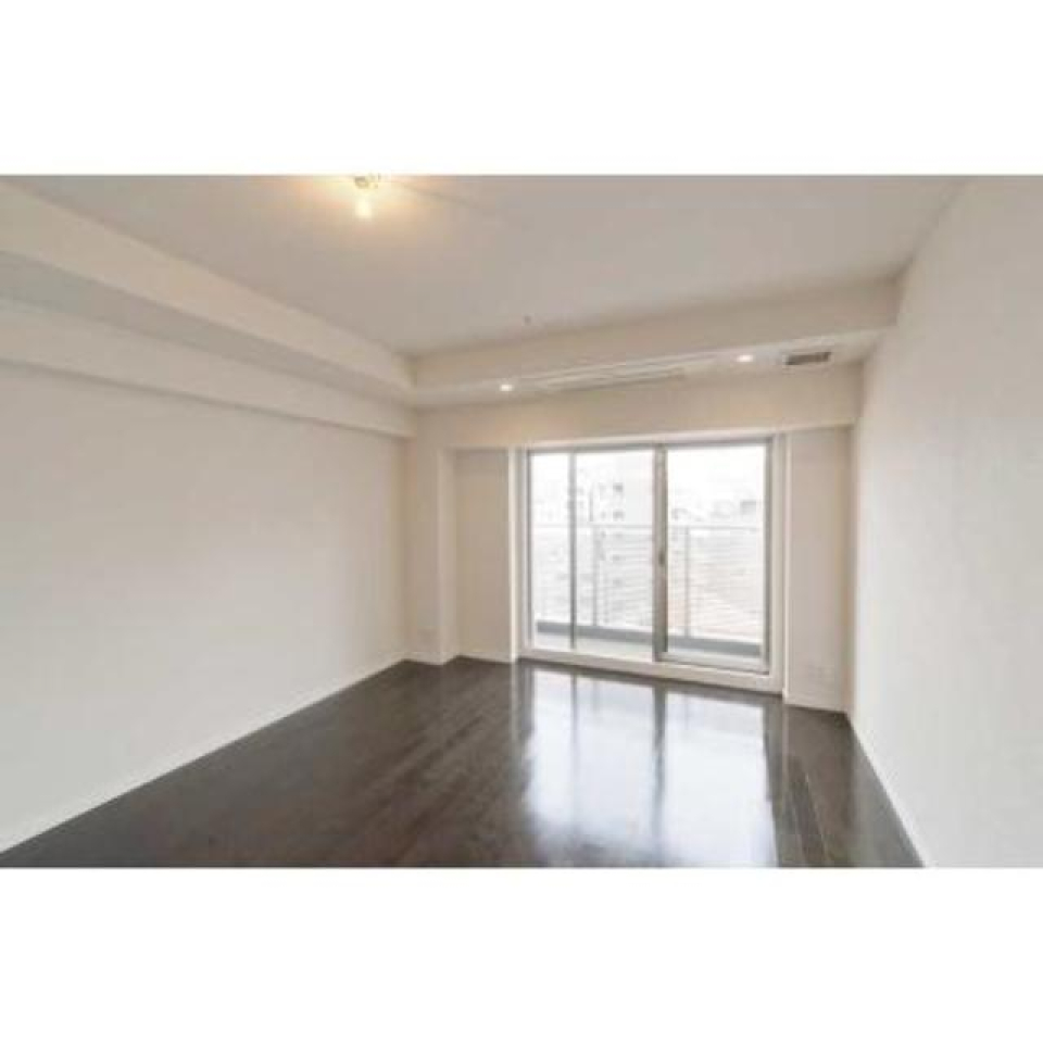 ブラウンと白が基調の空間※写真は同タイプ住戸です。