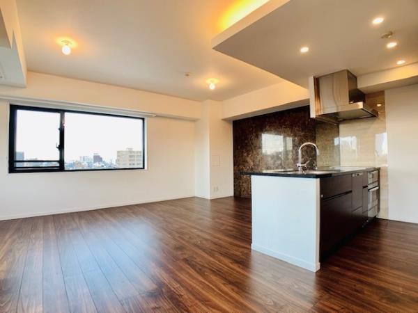 天井に光り溢れるLDK