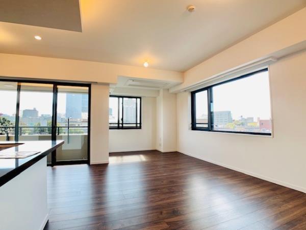 窓も二面採光で明るい