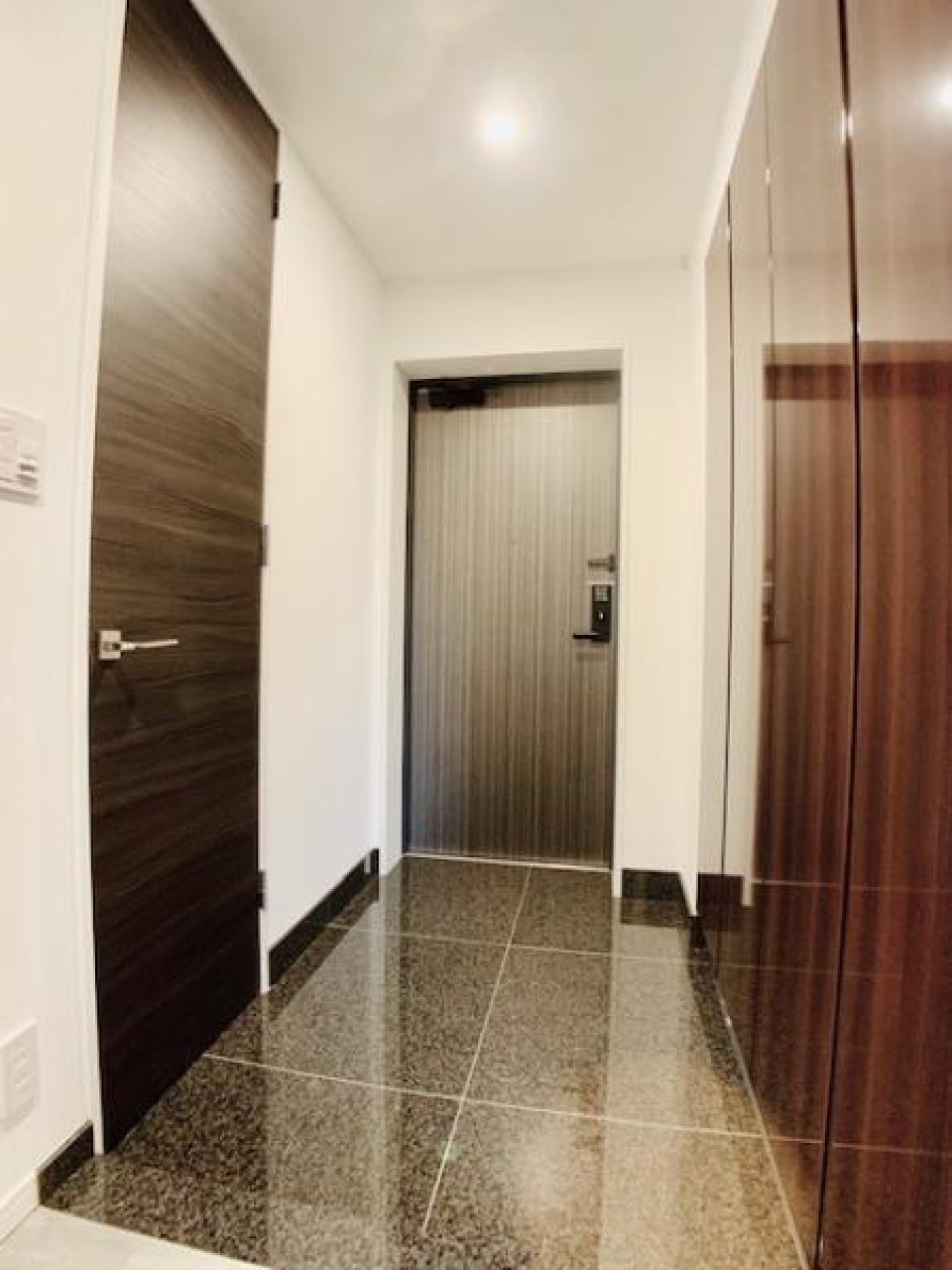 玄関のタイルが高級感