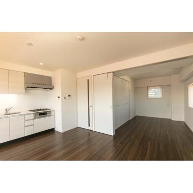 ブラウン&times;ホワイトの部屋※写真は同タイプ住戸です。