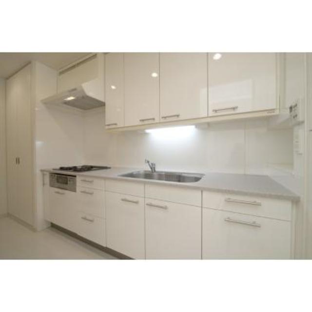 真っ白いキッチン
※写真は同タイプ住戸です。